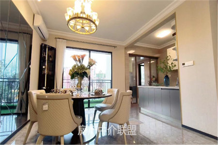 万霖凤凰城4室2厅2卫92万119m2毛坯出售